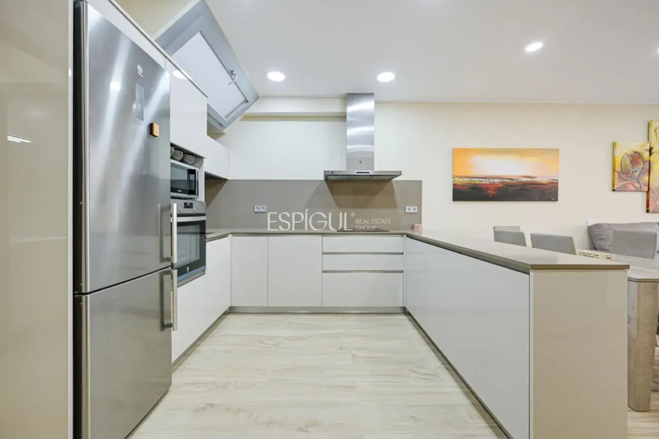 Современная квартира на первом этаже в Паламосе