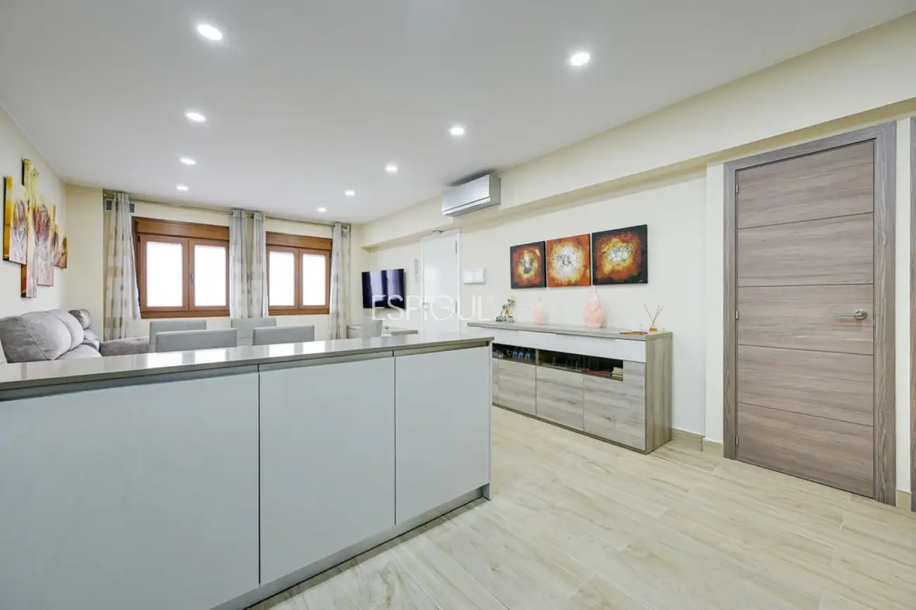 Современная квартира на первом этаже в Паламосе