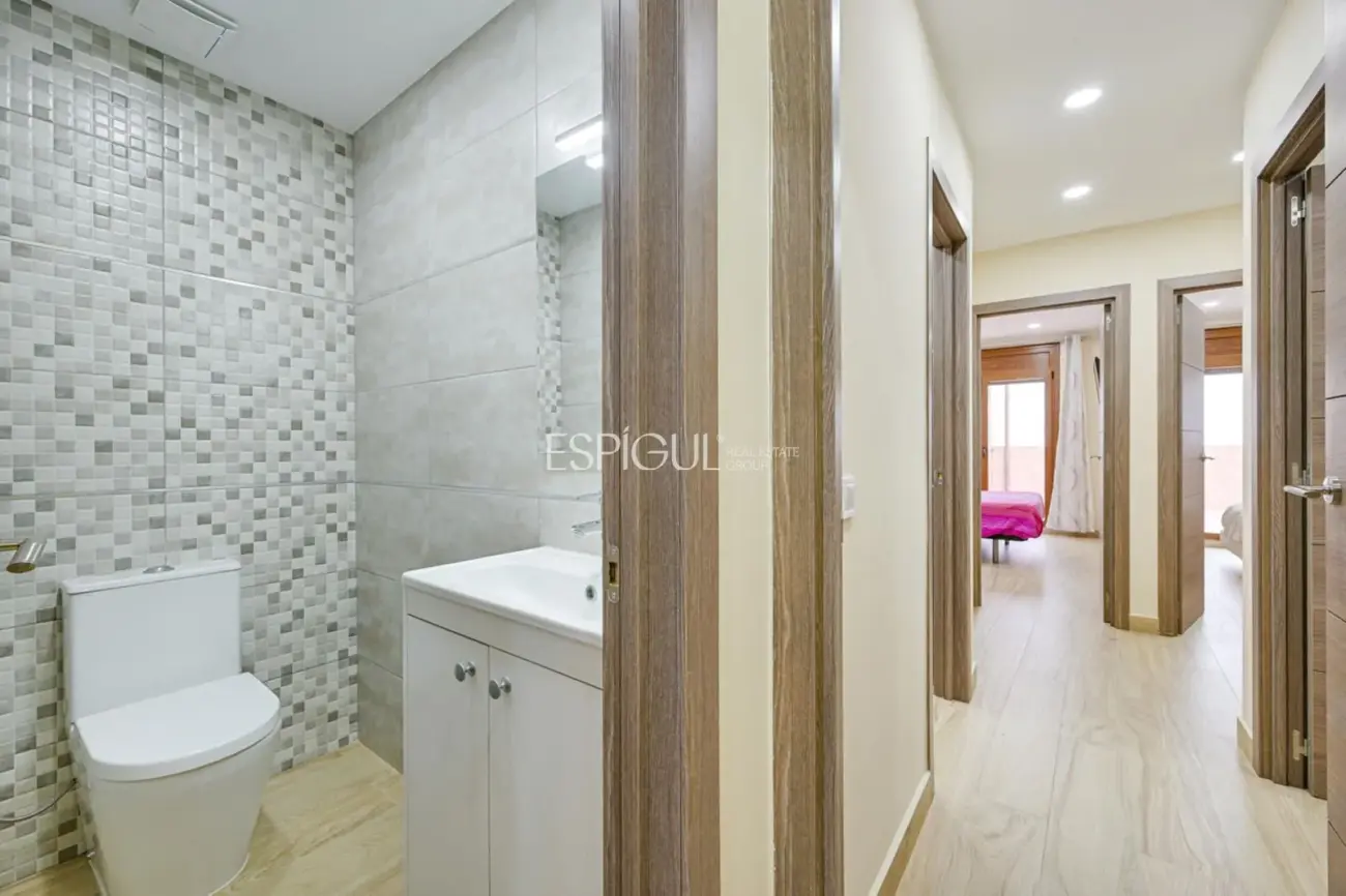 Современная квартира на первом этаже в Паламосе