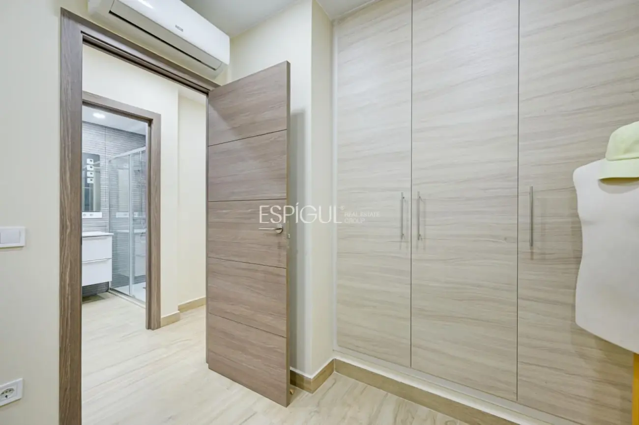 Современная квартира на первом этаже в Паламосе