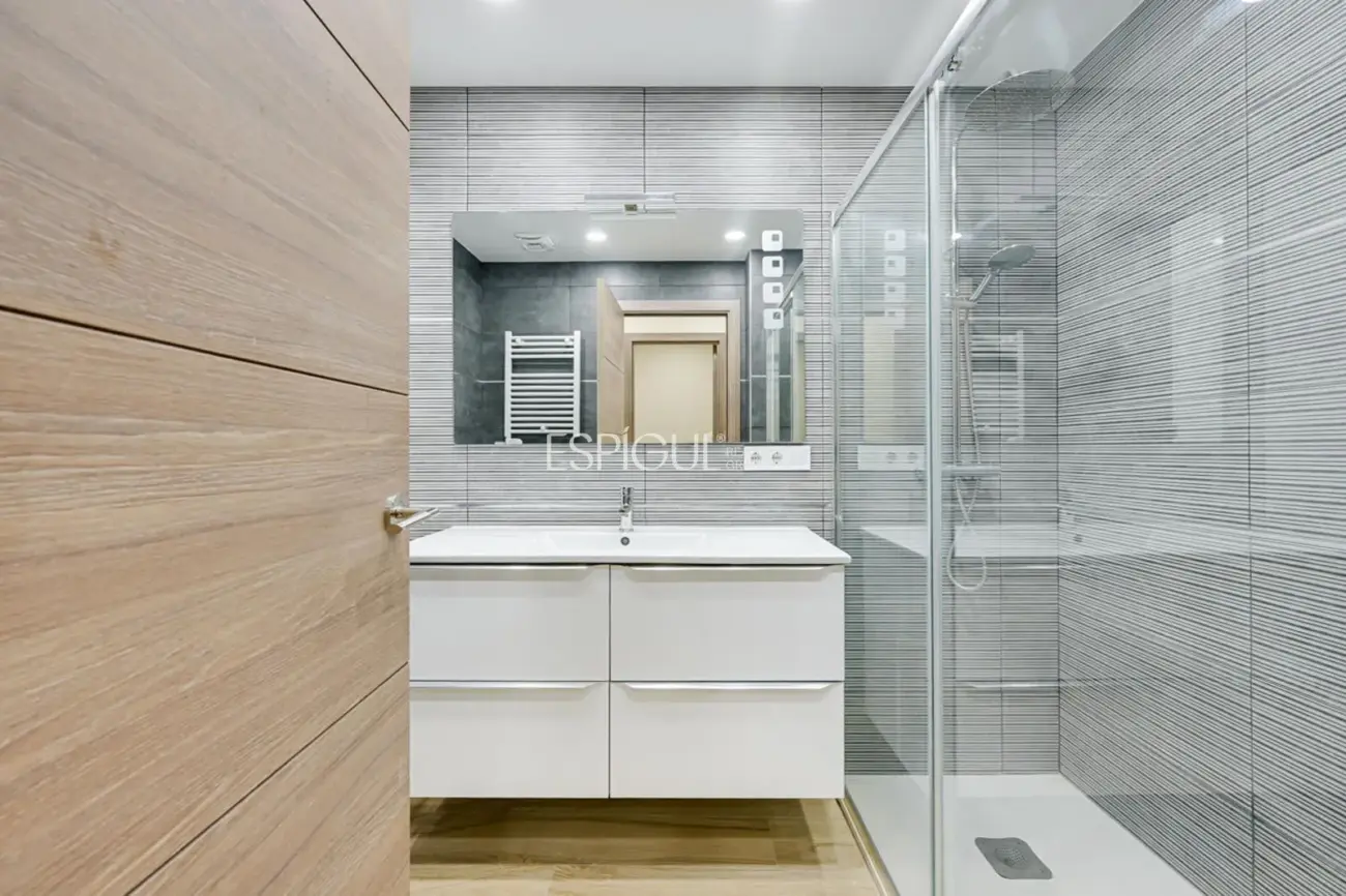 Современная квартира на первом этаже в Паламосе