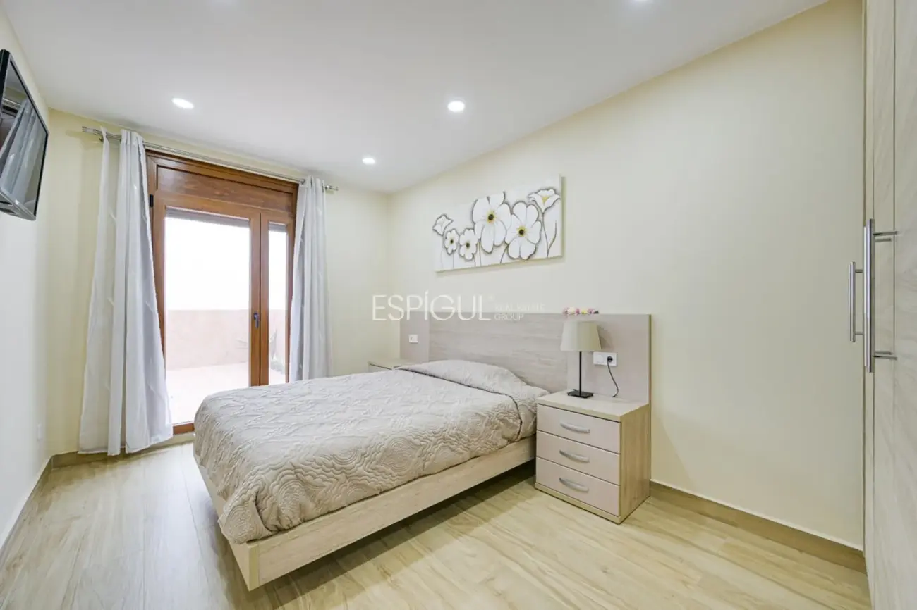 Современная квартира на первом этаже в Паламосе