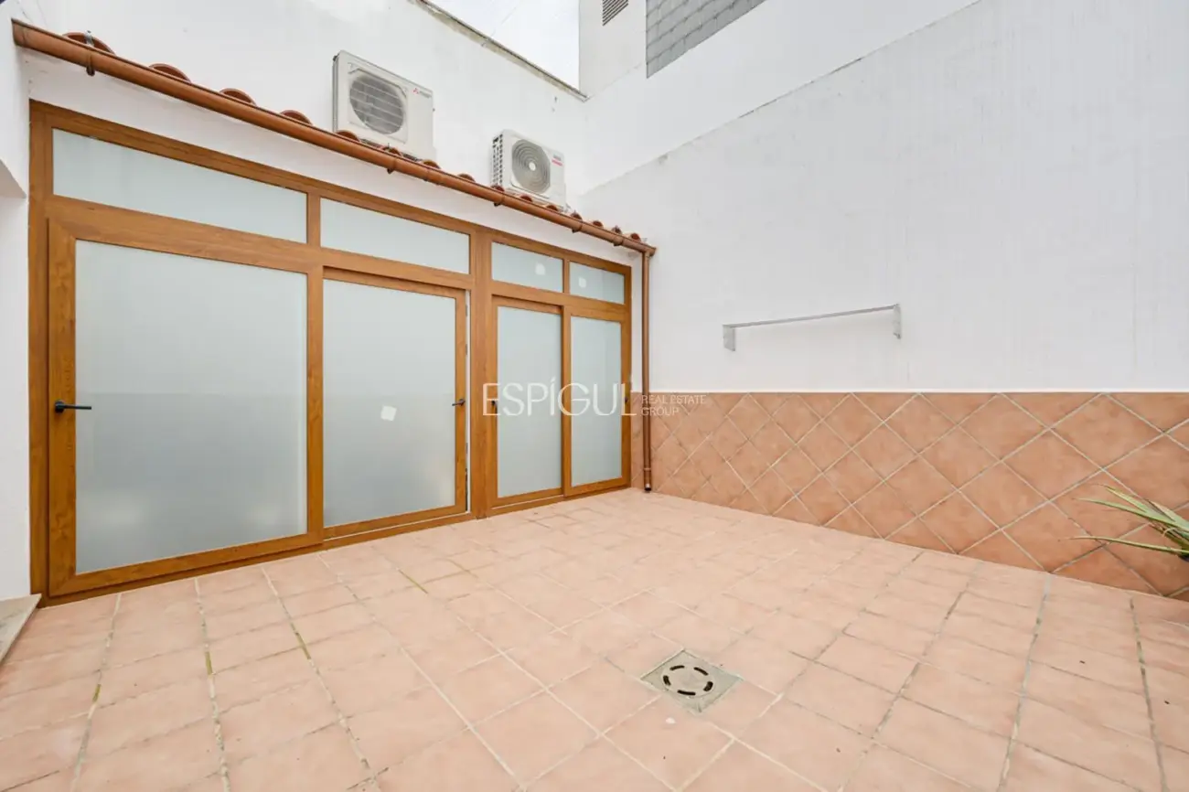 Современная квартира на первом этаже в Паламосе