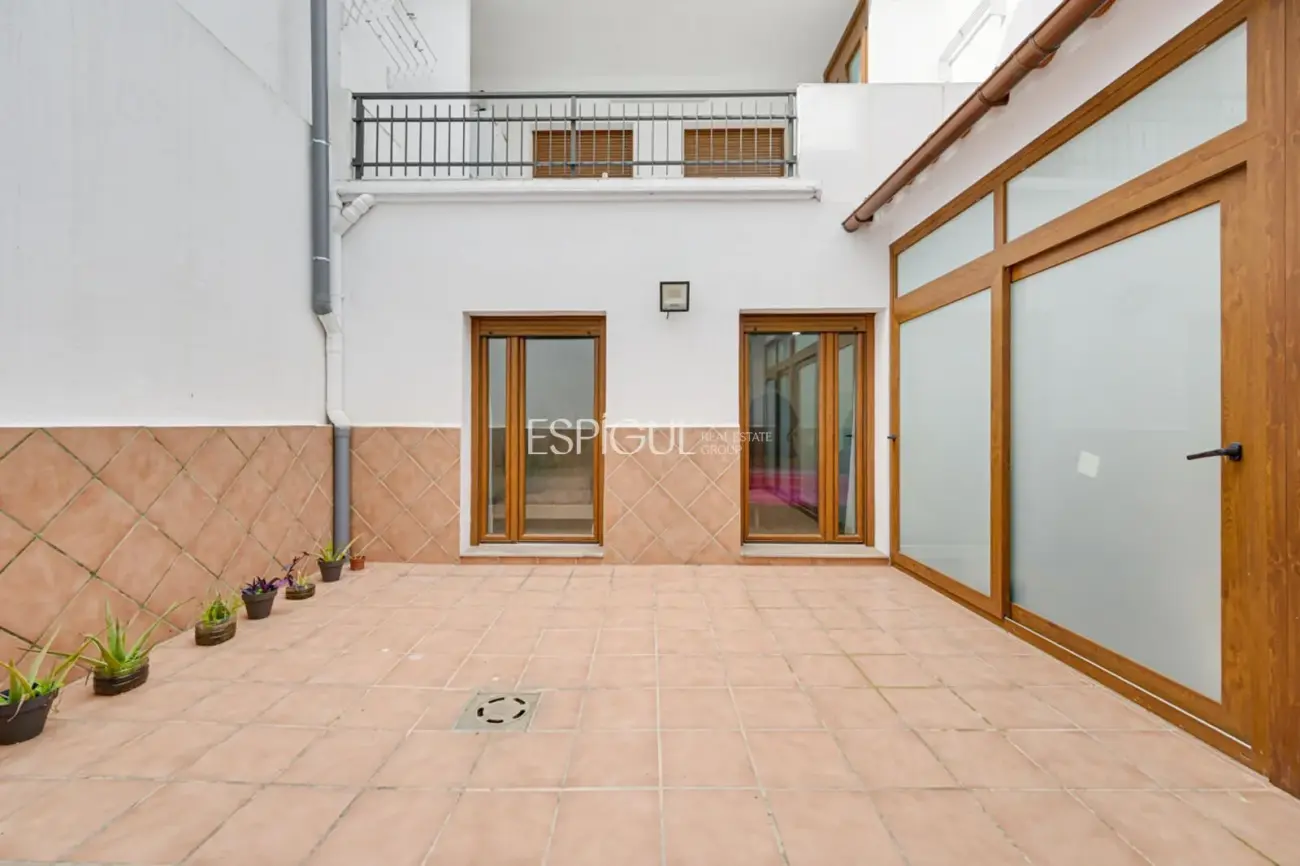 Современная квартира на первом этаже в Паламосе