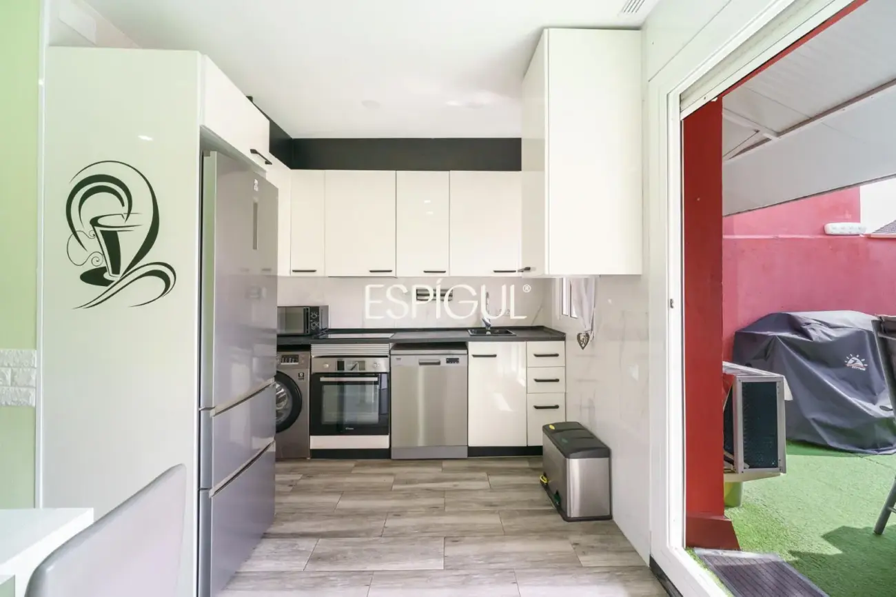 Penthouse with terrace in Sants