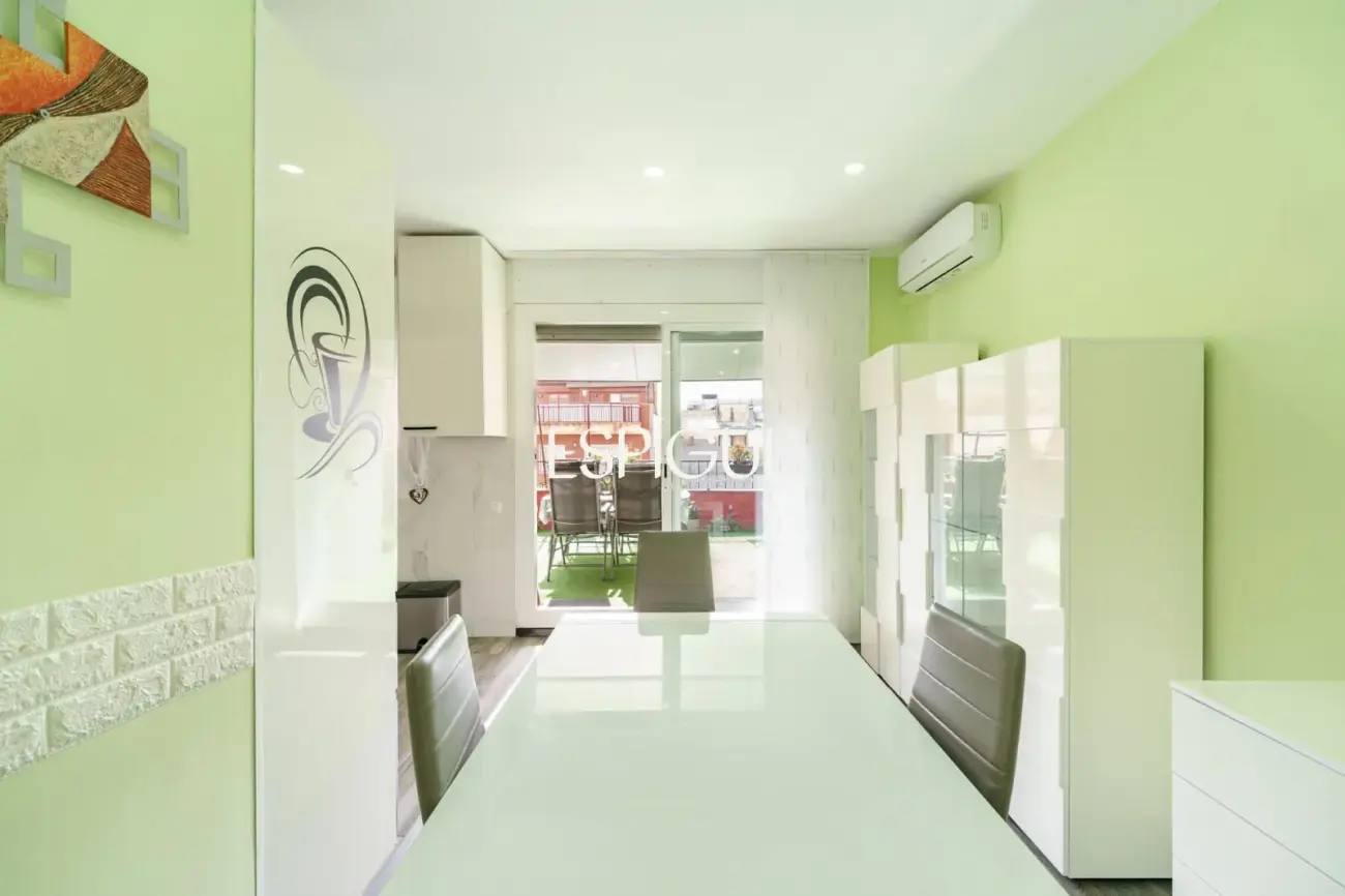 Penthouse with terrace in Sants