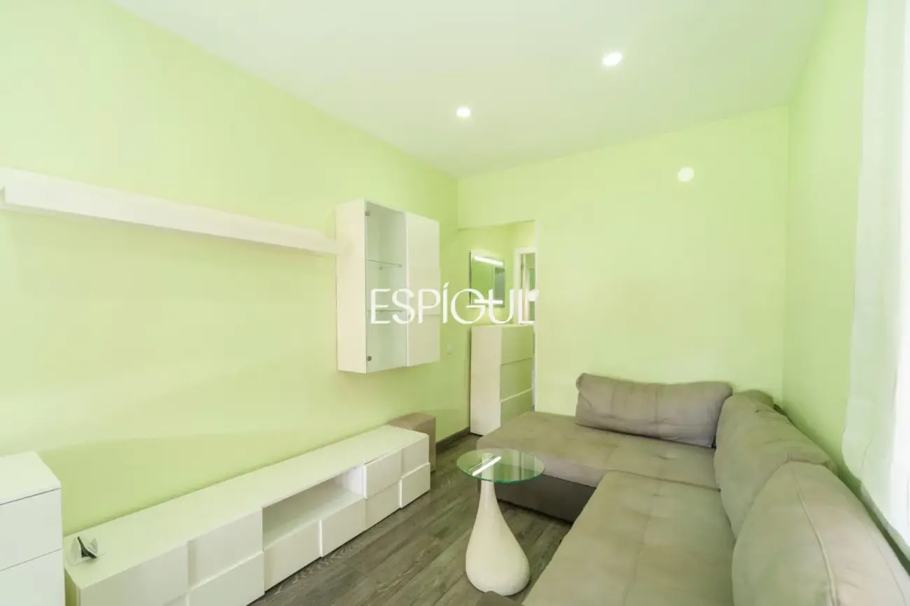 Penthouse with terrace in Sants