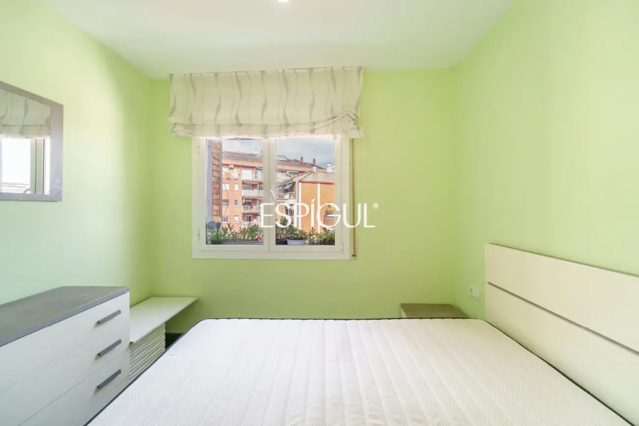 Penthouse with terrace in Sants