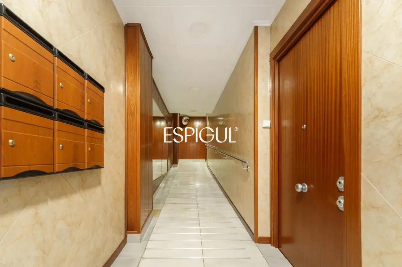 Penthouse with terrace in Sants