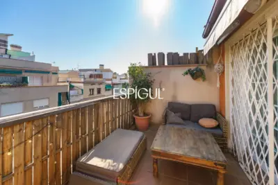 Ático con terraza privada y vistas abiertas al Tibidabo en Nova Esquerra de l’Eixample