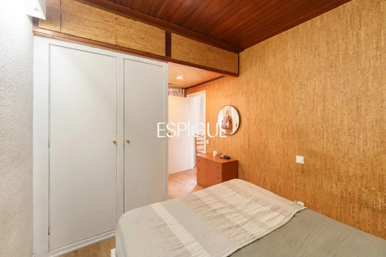 Ático con terraza privada y vistas abiertas al Tibidabo en Nova Esquerra de l’Eixample