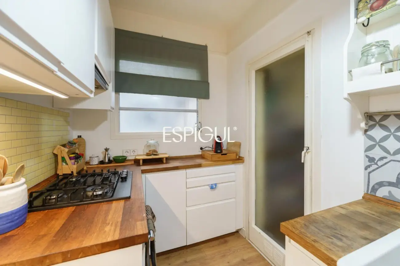 Ático con terraza privada y vistas abiertas al Tibidabo en Nova Esquerra de l’Eixample