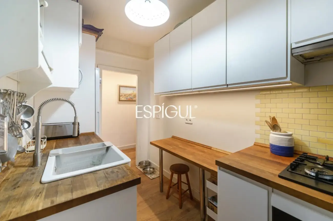 Ático con terraza privada y vistas abiertas al Tibidabo en Nova Esquerra de l’Eixample