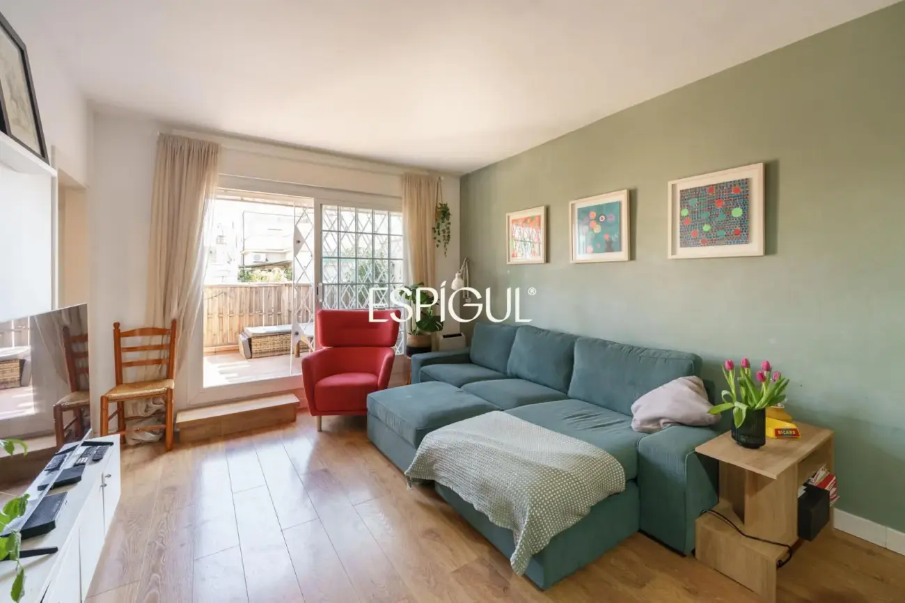 Ático con terraza privada y vistas abiertas al Tibidabo en Nova Esquerra de l’Eixample