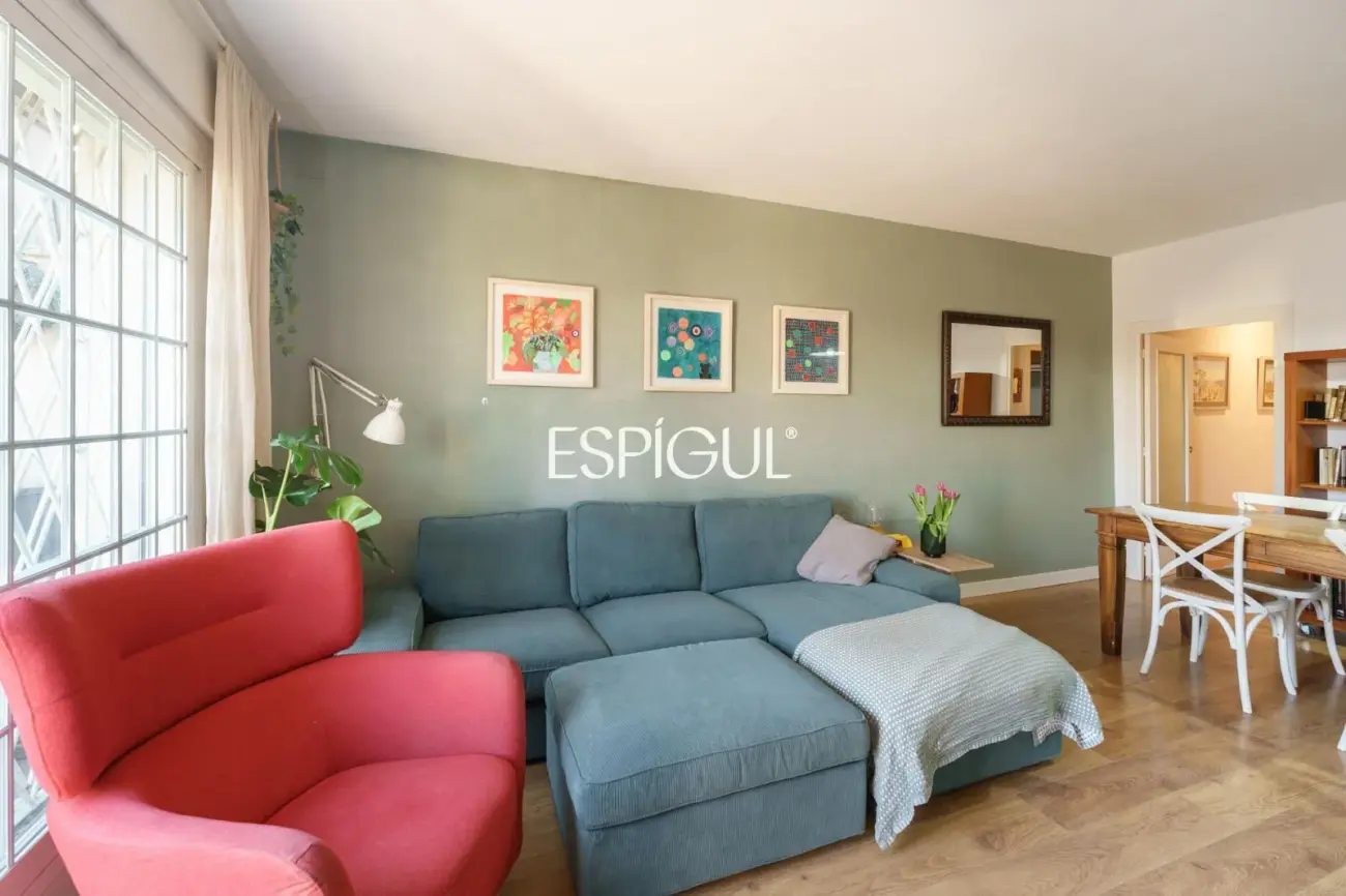 Ático con terraza privada y vistas abiertas al Tibidabo en Nova Esquerra de l’Eixample