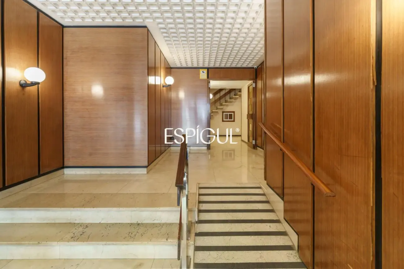 Ático con terraza privada y vistas abiertas al Tibidabo en Nova Esquerra de l’Eixample