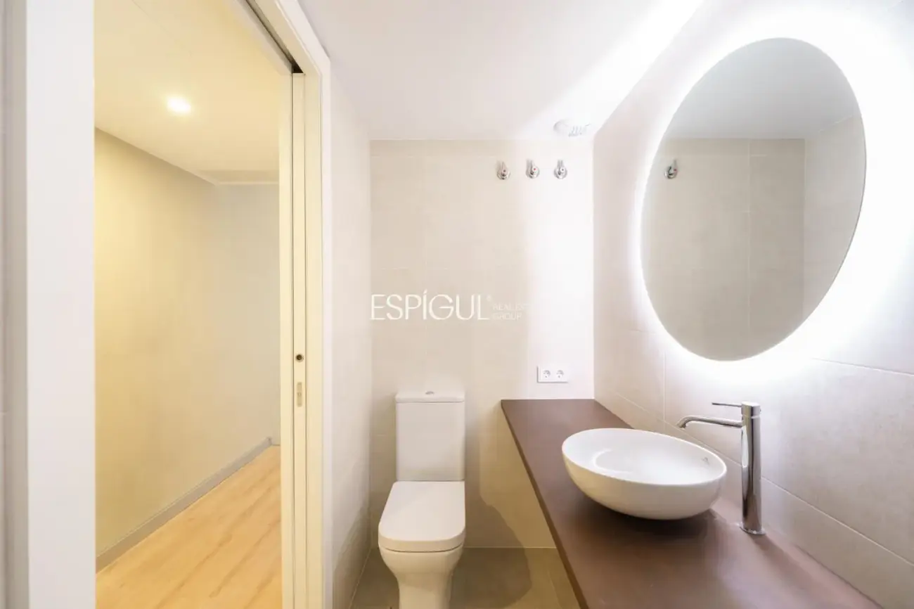 Maison mitoyenne avec de belles vues sur la mer et piscine communautaire face au Port Balís.