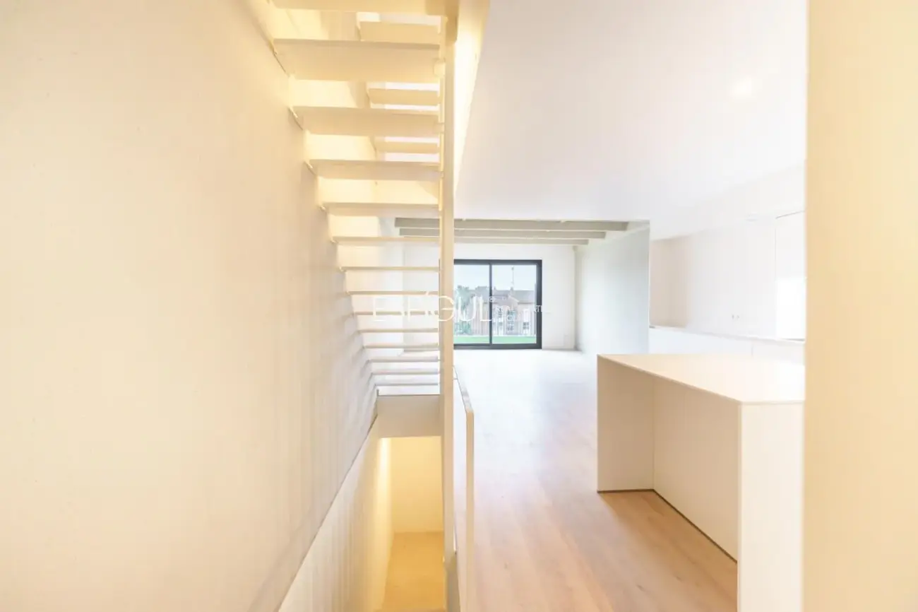 Maison mitoyenne avec de belles vues sur la mer et piscine communautaire face au Port Balís.