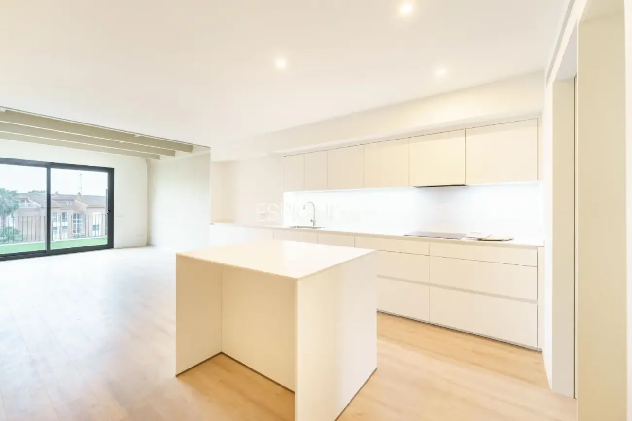 Maison mitoyenne avec de belles vues sur la mer et piscine communautaire face au Port Balís.