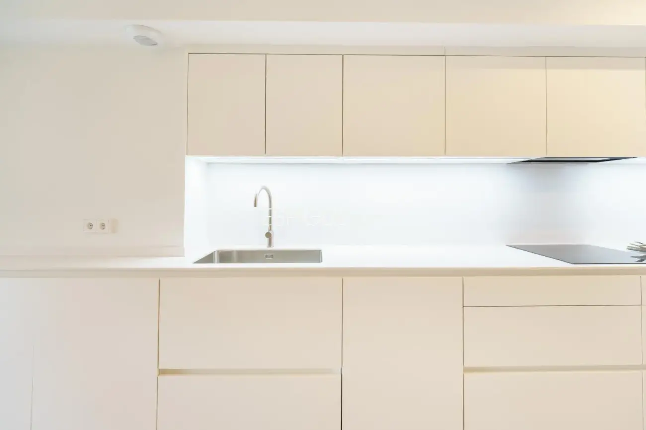 Maison mitoyenne avec de belles vues sur la mer et piscine communautaire face au Port Balís.