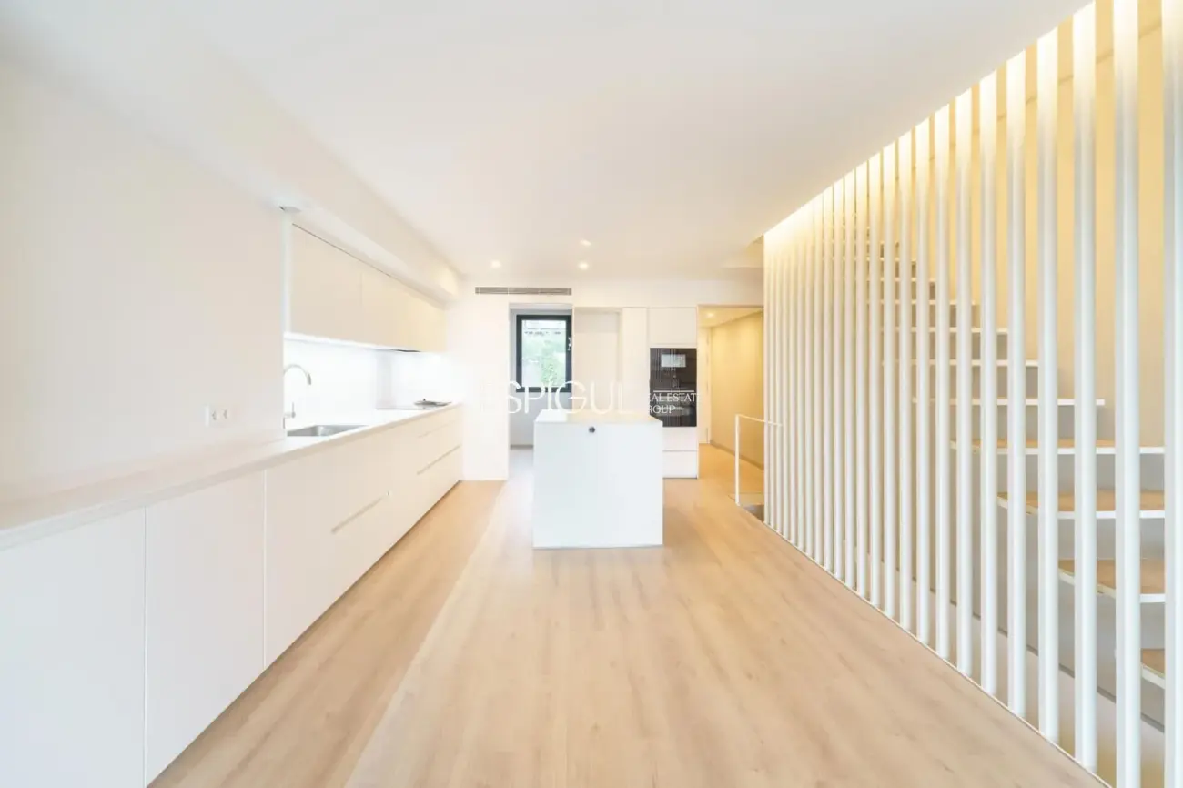 Maison mitoyenne avec de belles vues sur la mer et piscine communautaire face au Port Balís.