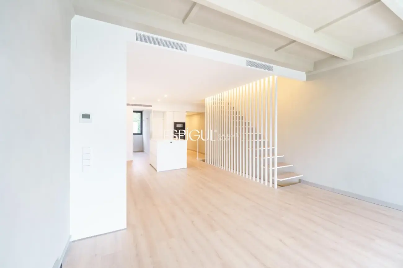 Maison mitoyenne avec de belles vues sur la mer et piscine communautaire face au Port Balís.