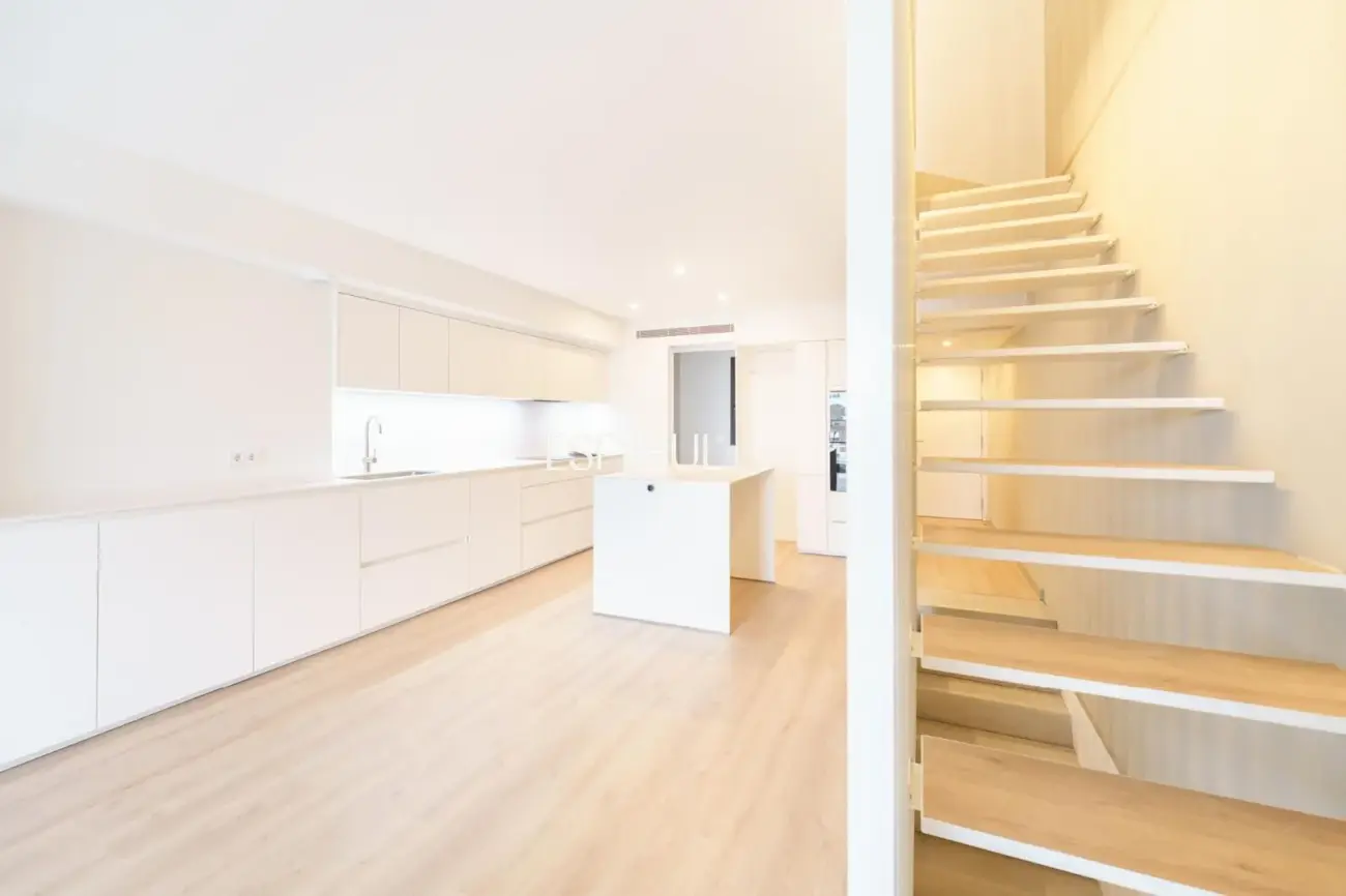 Maison mitoyenne avec de belles vues sur la mer et piscine communautaire face au Port Balís.