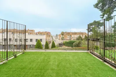 Maison mitoyenne avec de belles vues sur la mer et piscine communautaire face au Port Balís.