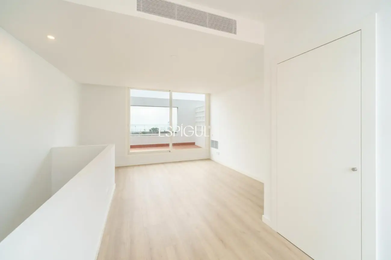 Maison mitoyenne avec de belles vues sur la mer et piscine communautaire face au Port Balís.