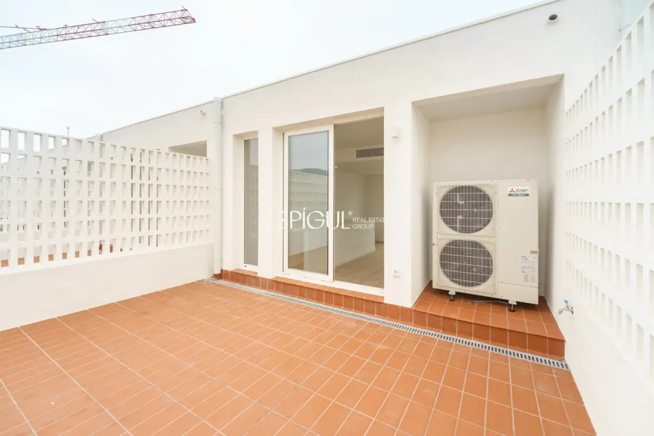 Maison mitoyenne avec de belles vues sur la mer et piscine communautaire face au Port Balís.