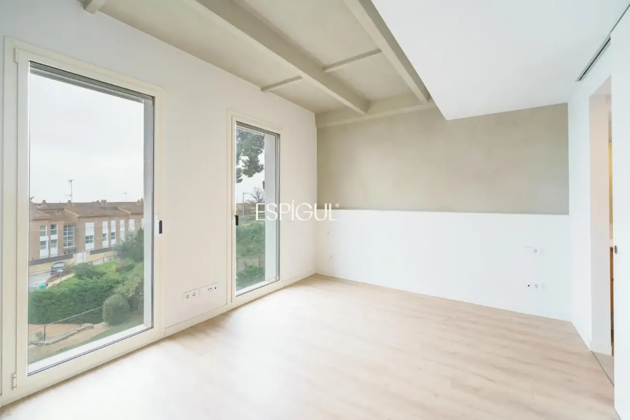 Maison mitoyenne avec de belles vues sur la mer et piscine communautaire face au Port Balís.