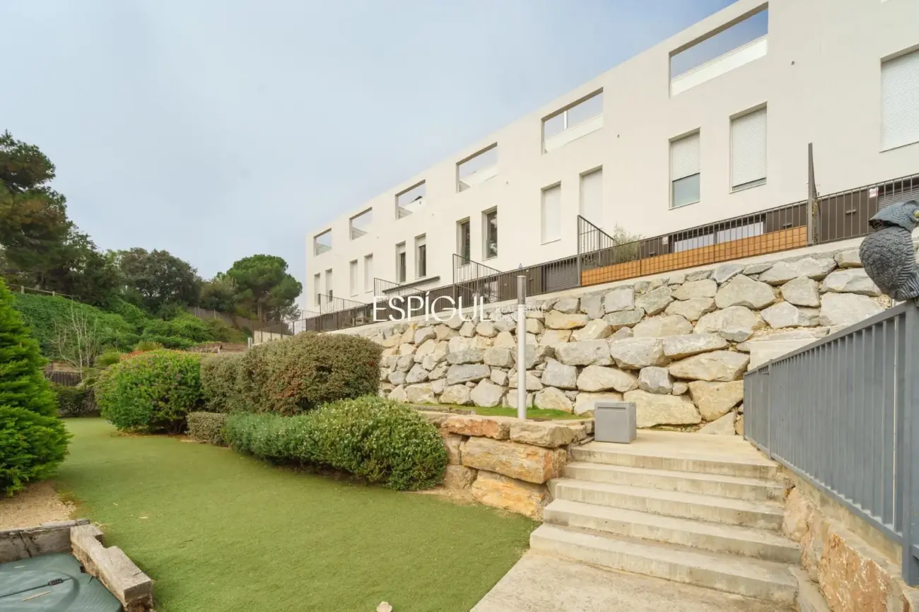 Maison mitoyenne avec de belles vues sur la mer et piscine communautaire face au Port Balís.