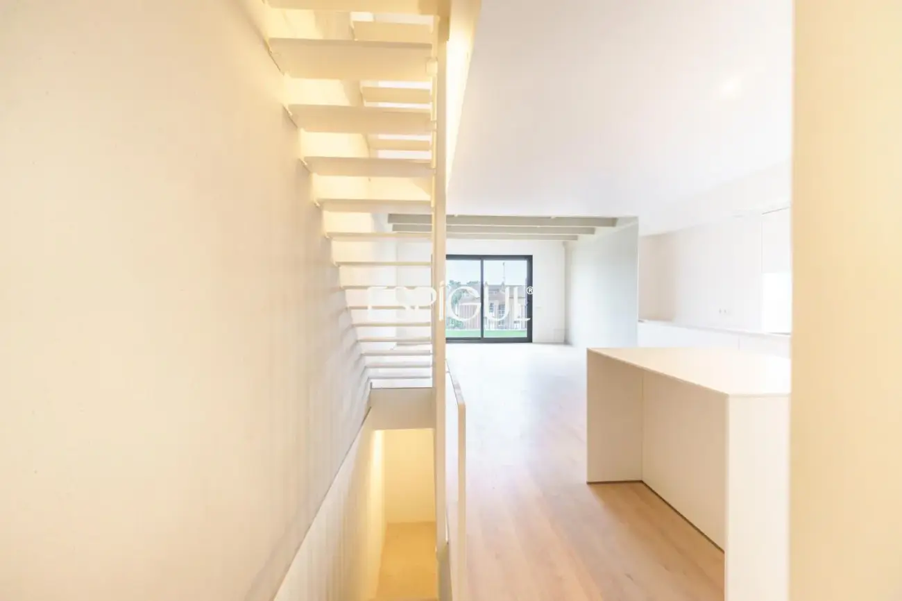 Casa adosada de obra nueva con piscina comunitaria frente al Port Balís, en Sant Andreu de Llavaneres
