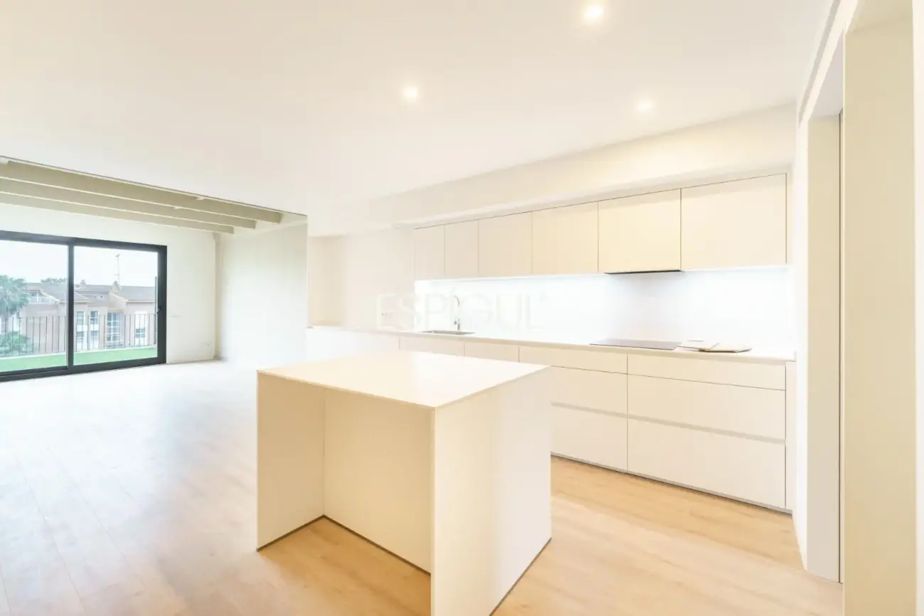 Casa adosada de obra nueva con piscina comunitaria frente al Port Balís, en Sant Andreu de Llavaneres