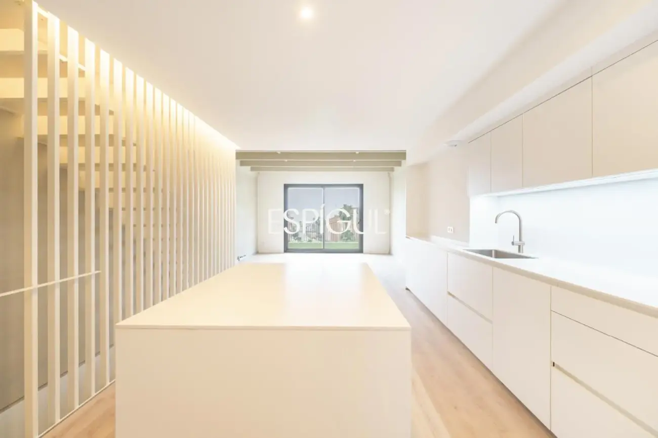 Casa adosada de obra nueva con piscina comunitaria frente al Port Balís, en Sant Andreu de Llavaneres