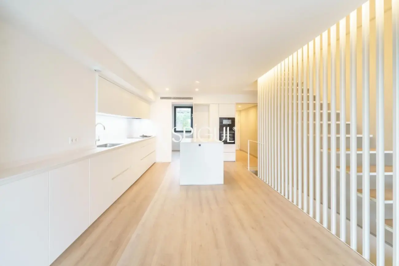 Casa adosada de obra nueva con piscina comunitaria frente al Port Balís, en Sant Andreu de Llavaneres