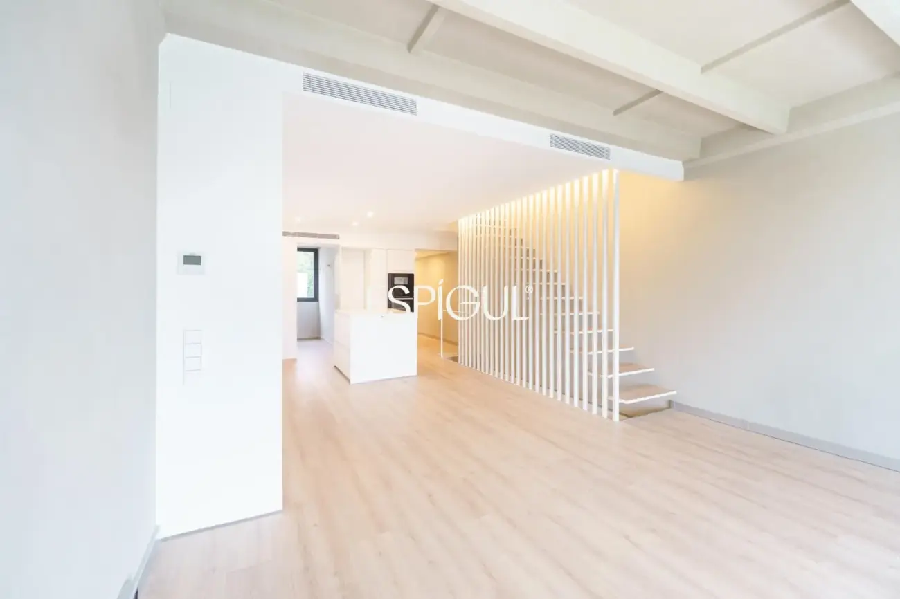 Casa adosada de obra nueva con piscina comunitaria frente al Port Balís, en Sant Andreu de Llavaneres