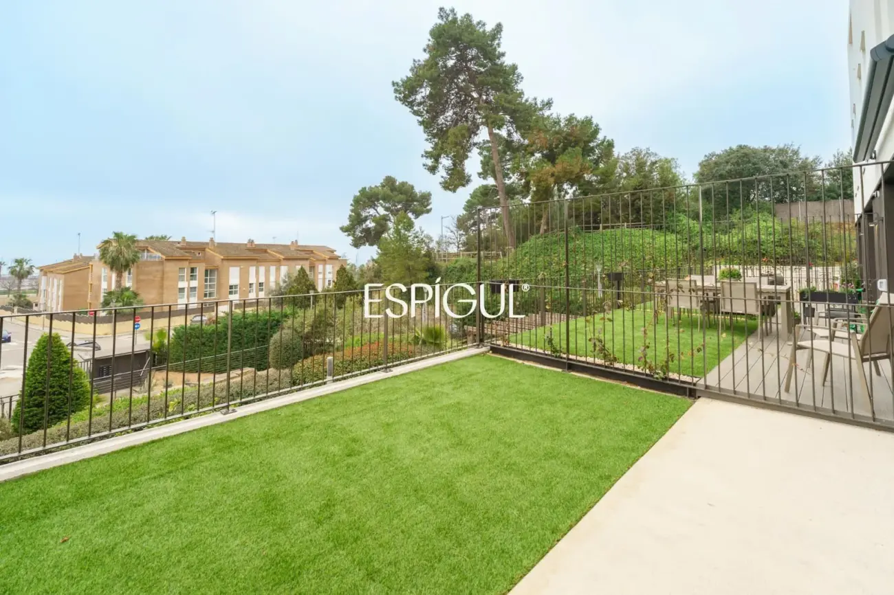 Casa adosada de obra nueva con piscina comunitaria frente al Port Balís, en Sant Andreu de Llavaneres