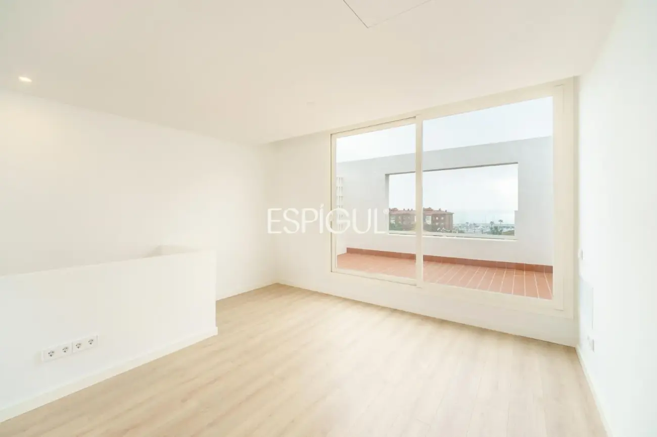 Casa adosada de obra nueva con piscina comunitaria frente al Port Balís, en Sant Andreu de Llavaneres
