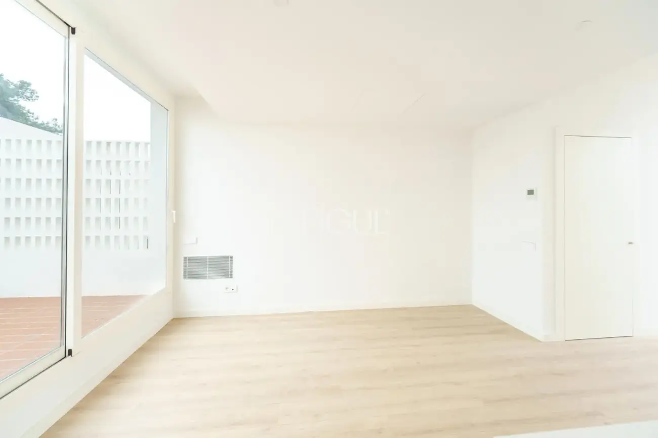 Casa adosada de obra nueva con piscina comunitaria frente al Port Balís, en Sant Andreu de Llavaneres