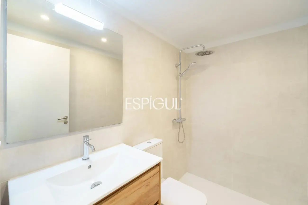 Casa adosada de obra nueva con piscina comunitaria frente al Port Balís, en Sant Andreu de Llavaneres