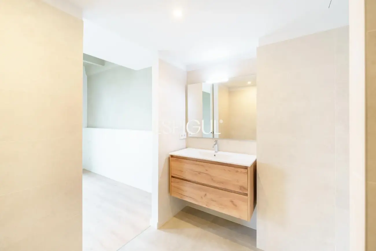 Casa adosada de obra nueva con piscina comunitaria frente al Port Balís, en Sant Andreu de Llavaneres