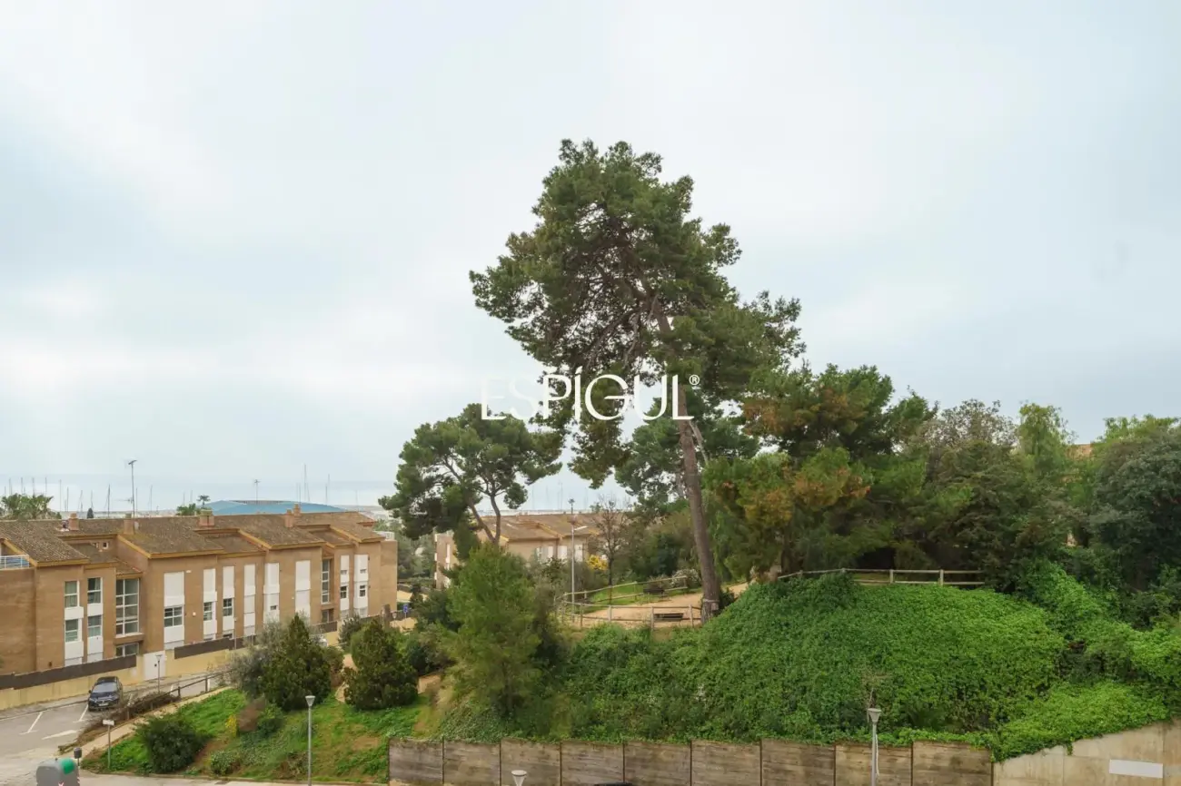 Casa adosada de obra nueva con piscina comunitaria frente al Port Balís, en Sant Andreu de Llavaneres