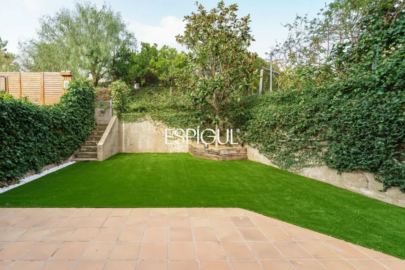 5-bedroom house with garden and communal pool in Teià