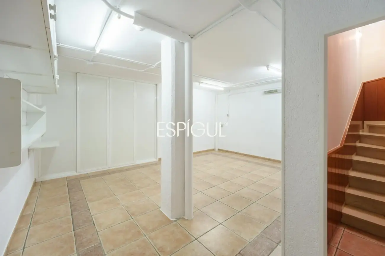 5-bedroom house with garden and communal pool in Teià