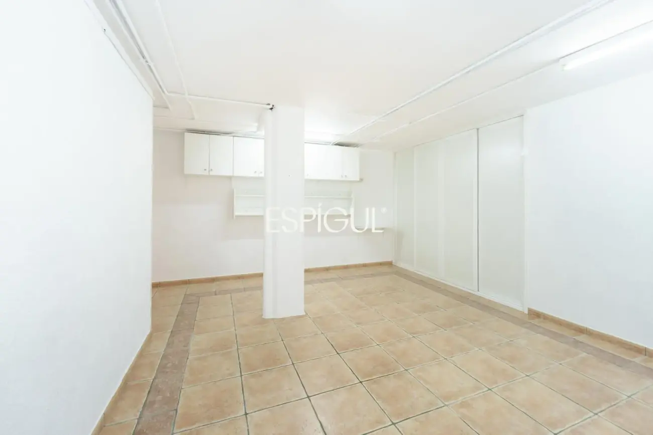 5-bedroom house with garden and communal pool in Teià