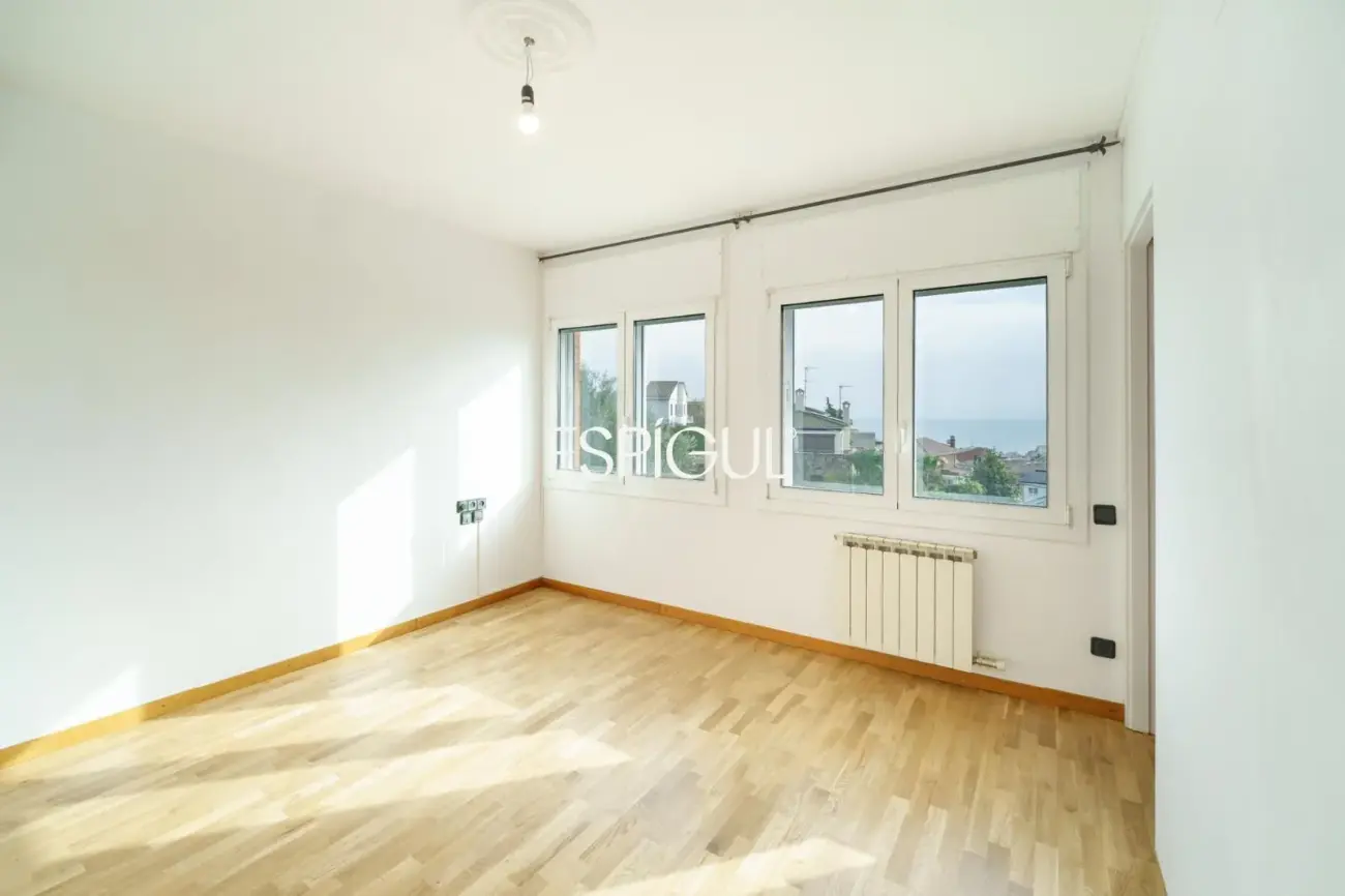 5-bedroom house with garden and communal pool in Teià