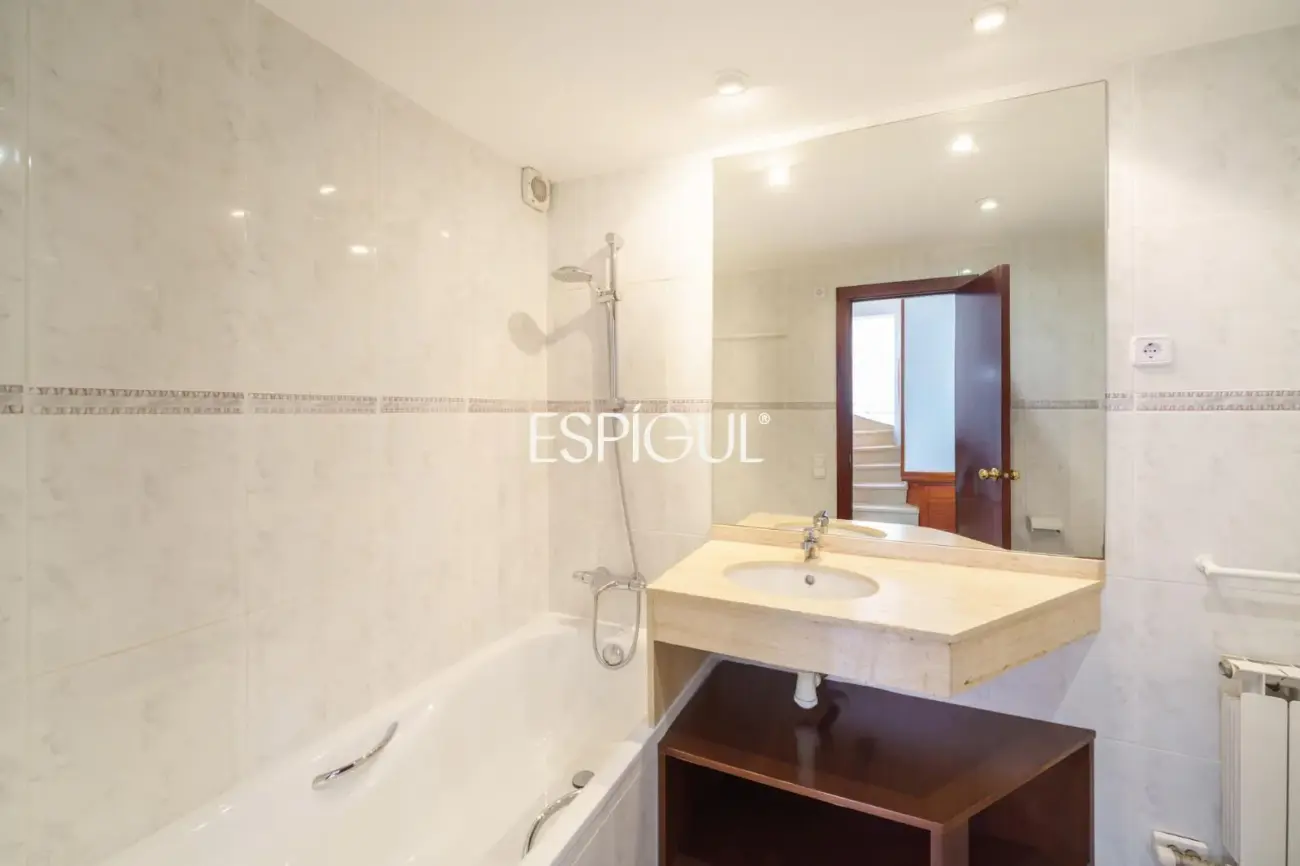 5-bedroom house with garden and communal pool in Teià