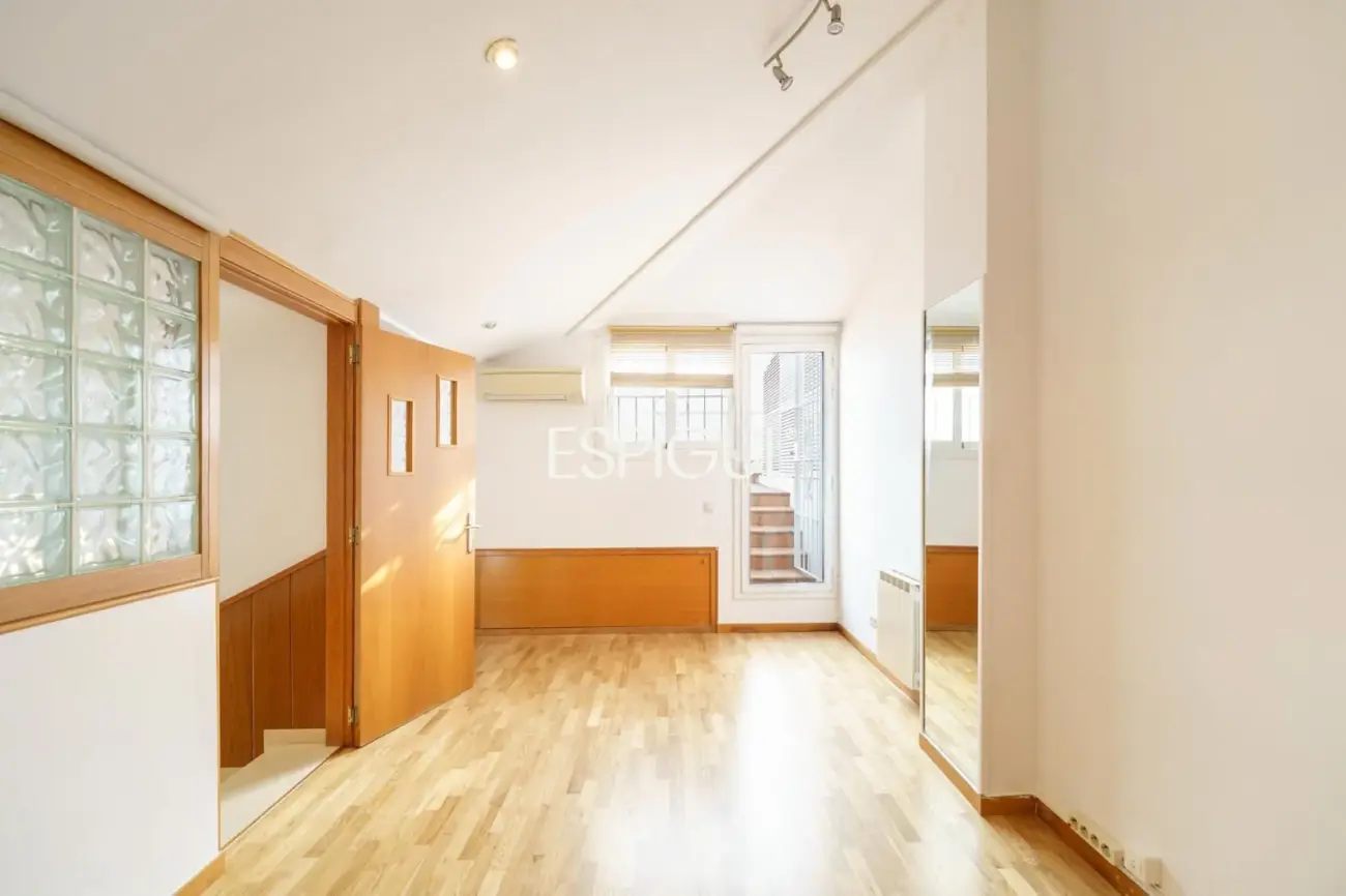 5-bedroom house with garden and communal pool in Teià