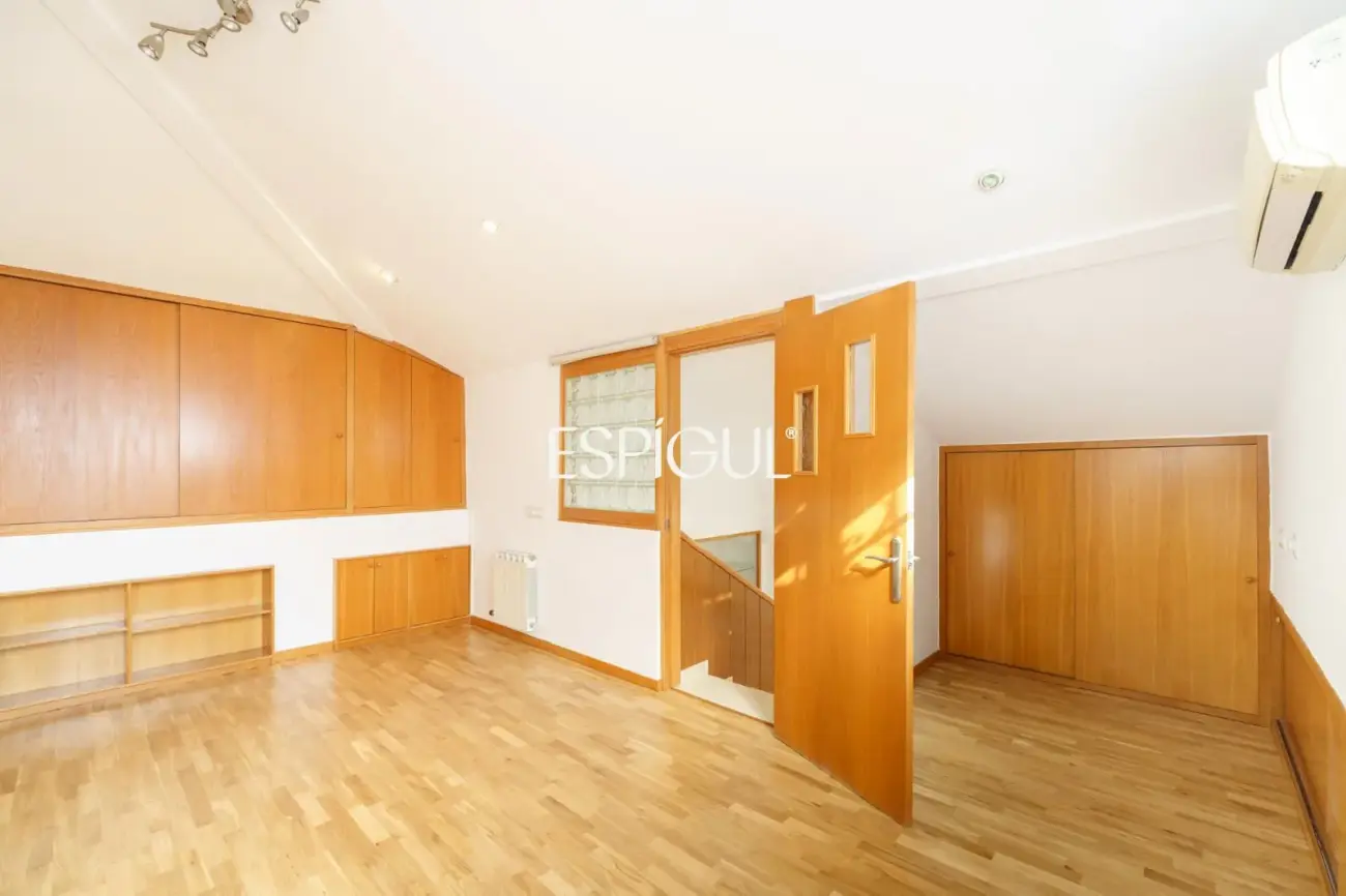 5-bedroom house with garden and communal pool in Teià